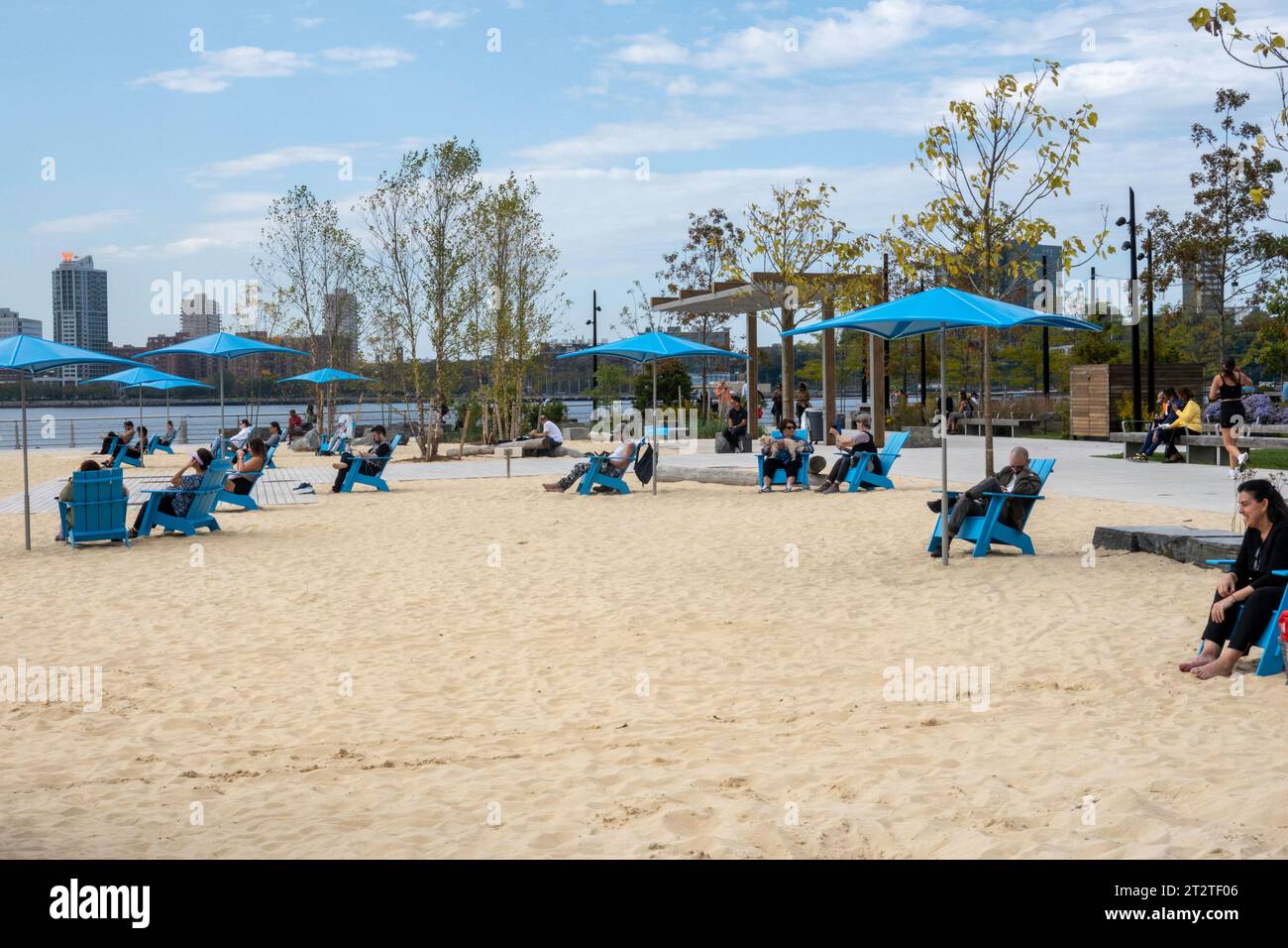 Manhattan's first public beach is located on appear in the Hudson river