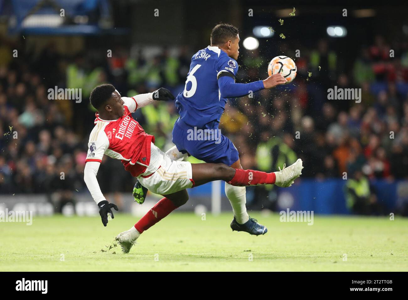 London, UK. 21st Oct, 2023. Eddie Nketiah of Arsenal shoots at goal during the Premier League match between Chelsea and Arsenal at Stamford Bridge, London, England on 21 October 2023. Photo by Joshua Smith. Editorial use only, license required for commercial use. No use in betting, games or a single club/league/player publications. Credit: UK Sports Pics Ltd/Alamy Live News Stock Photo
