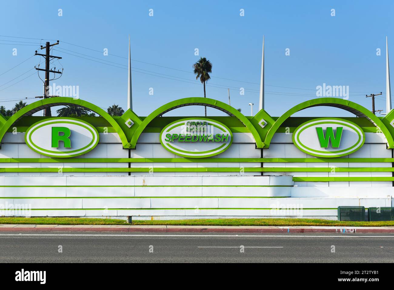 LONG BEACH, CALIFORNIA - 18 OCT 2023: The Circle Marina Speed Wash car wash on Pacific Coast Highway, PCH. Stock Photo