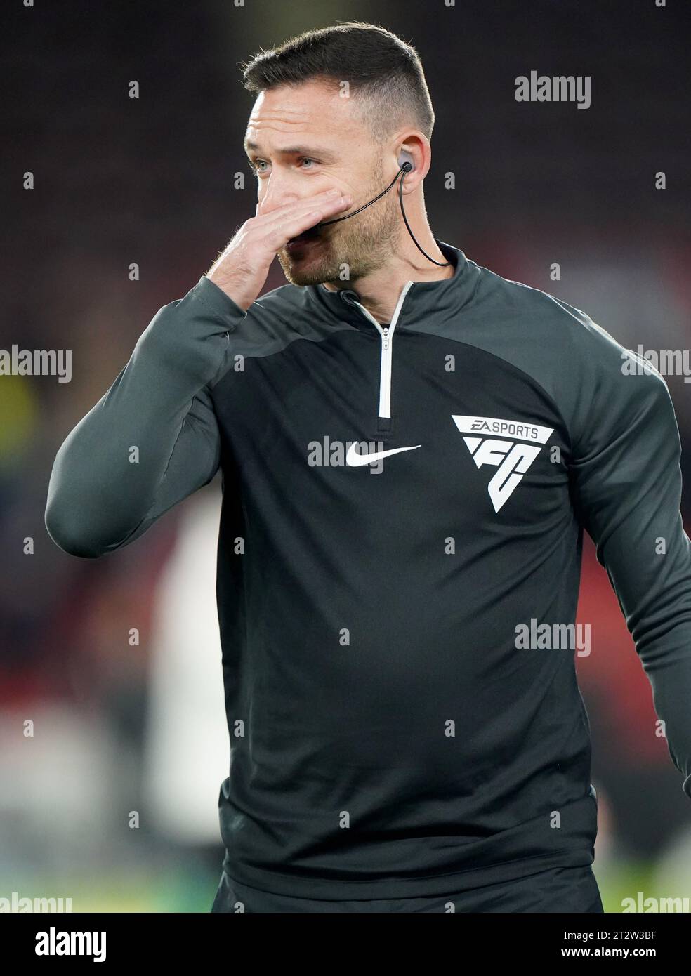 Daniel cook referee hi-res stock photography and images - Alamy