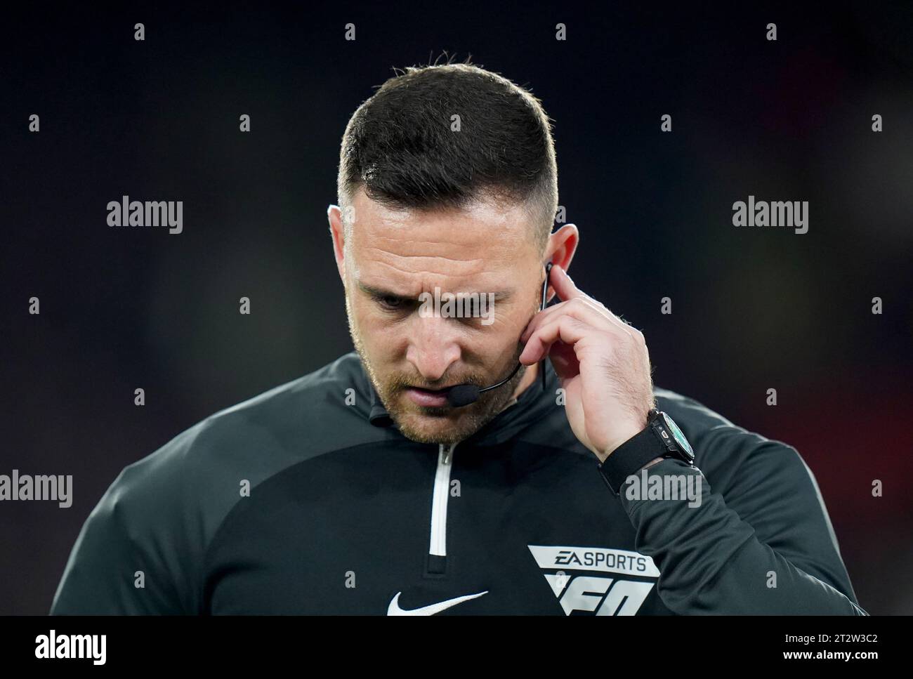 Daniel cook referee hi-res stock photography and images - Alamy