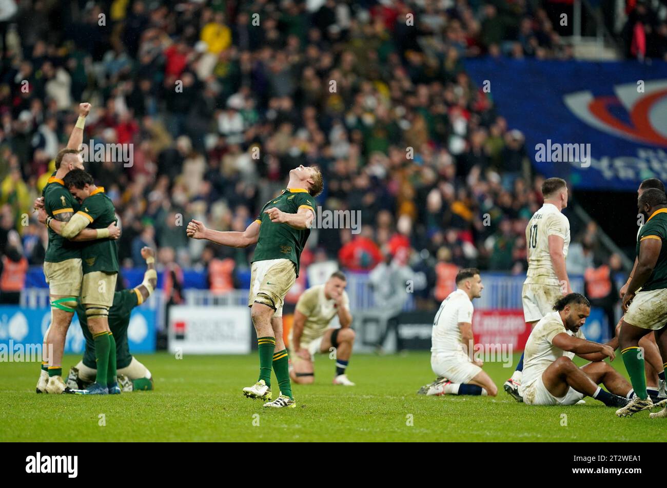 South Africa's Pieter-Steph du Toit (centre) celebrates at the final ...