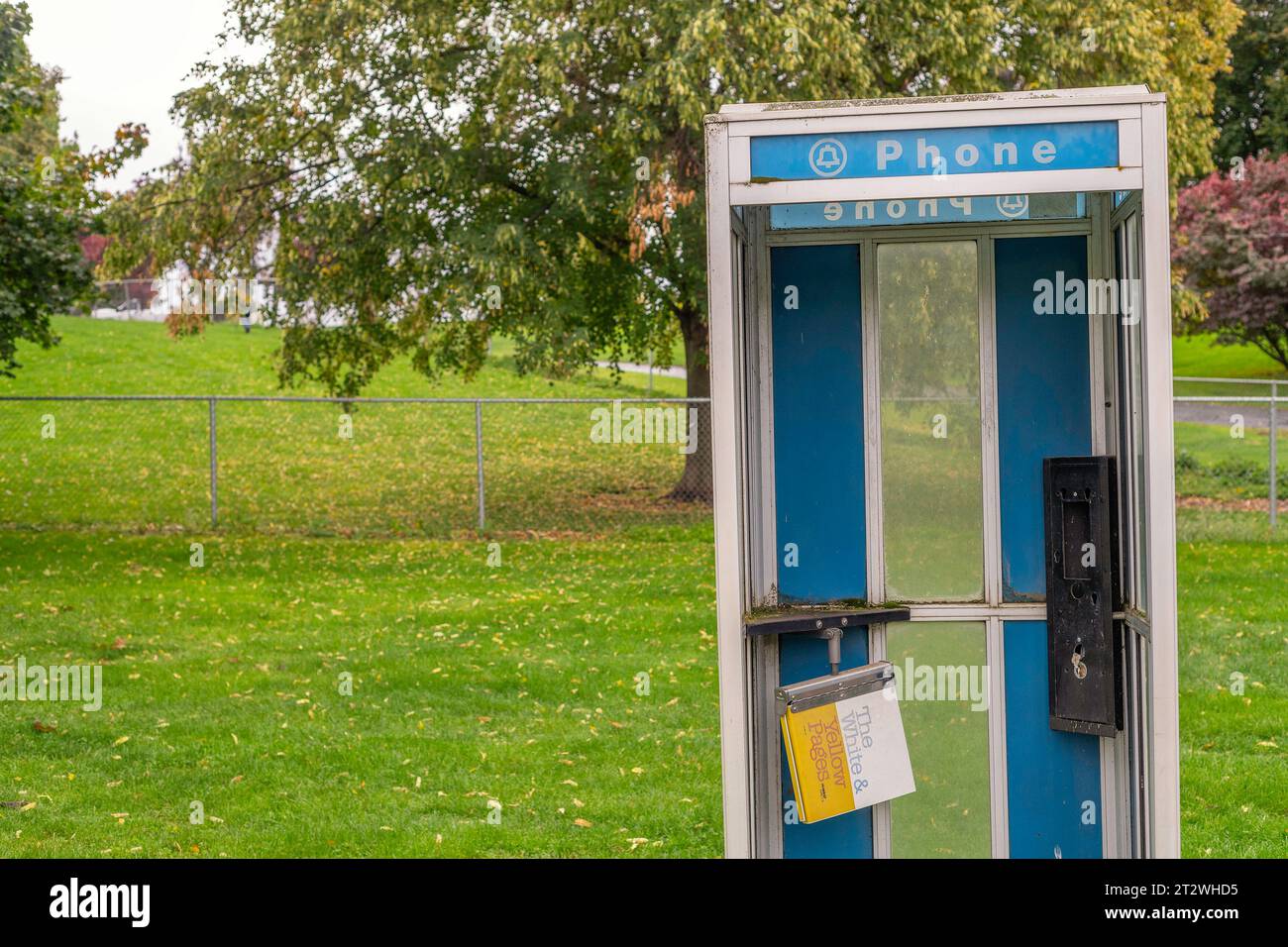 Walla Walla, WA, USA – October 10, 2023: An old public telephone booth stands abandoned in Walla Walla, WA. Stock Photo