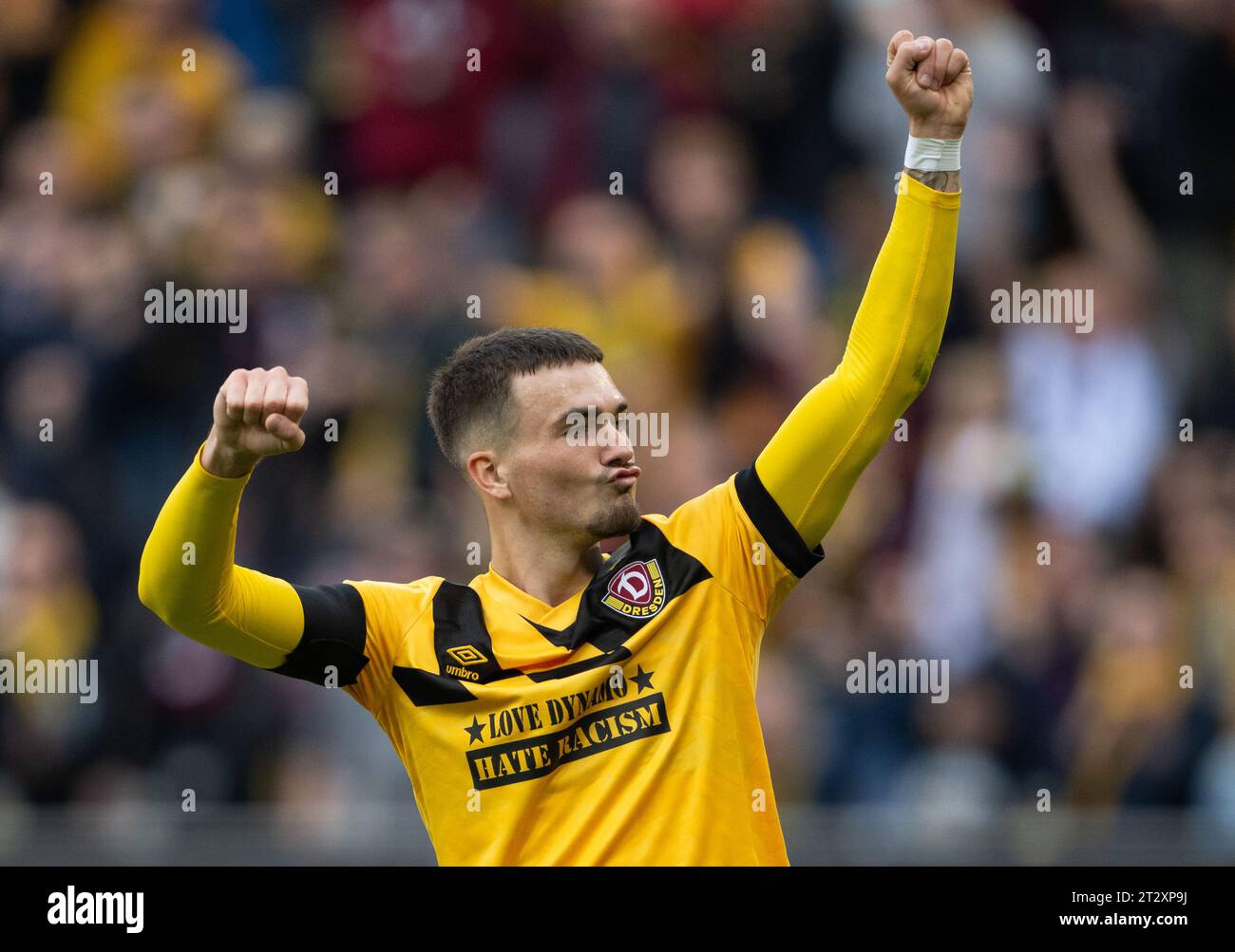 Dresden, Germany. 23rd July, 2022. Soccer: 3rd league, SG Dynamo Dresden - TSV  1860 Munich, Matchday 1, Rudolf Harbig Stadium. Dynamo's Kevin Ehlers  (l-r), Tim Knipping and Dennis Borkowski emotional. Credit: Robert