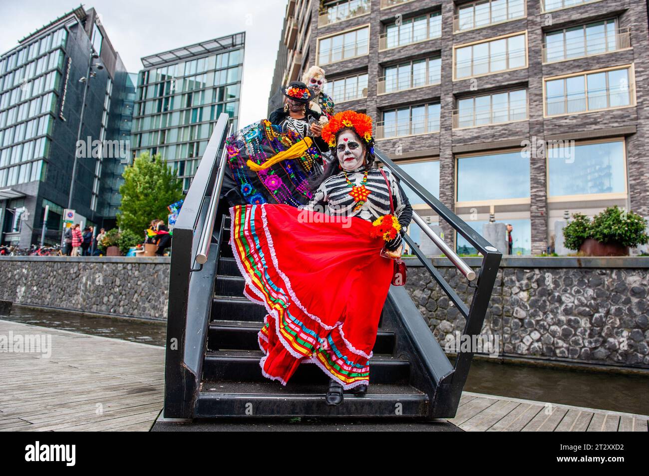 Dia de los muertos costumes hi-res stock photography and images - Page 7 -  Alamy
