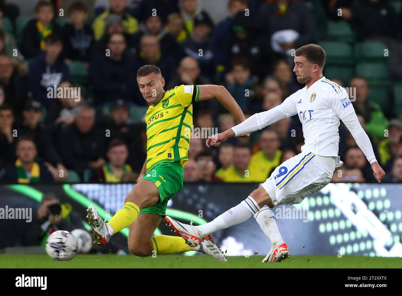 Patrick Bamford of Leeds United shoots at goal under pressure from Ben Gibson of Norwich City - Norwich City v Leeds United, Sky Bet Championship, Carrow Road, Norwich, UK - 21st October 2023 Editorial Use Only - DataCo restrictions apply Stock Photo