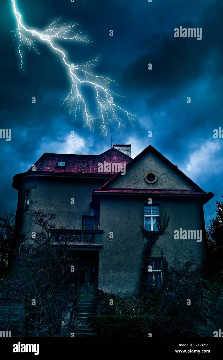 Dark and stormy night hi-res stock photography and images - Alamy