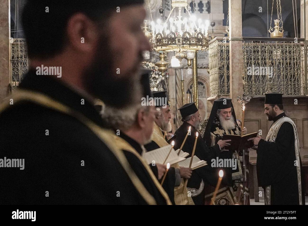 Jerusalem, Israel. 22nd October, 2023. Greek Orthodox Patriarch of Jerusalem, THEOPHILOS III, leads the Jerusalem community in a memorial service in the katholikon or catholicon at the Church of the Holy Sepulchre for those killed in the Gaza Strip and hit in the Israeli airstrike on St. Porphyrius Greek Orthodox Church campus in Gaza City on 19th October, 2023. Dozens of displaced Gazans were sheltering at the compound and some were killed. Israel is engaged in a war with Hamas of the Gaza Strip following massive rocket fire from the Gaza Strip into Israel, infiltration of gunmen into Israeli Stock Photo