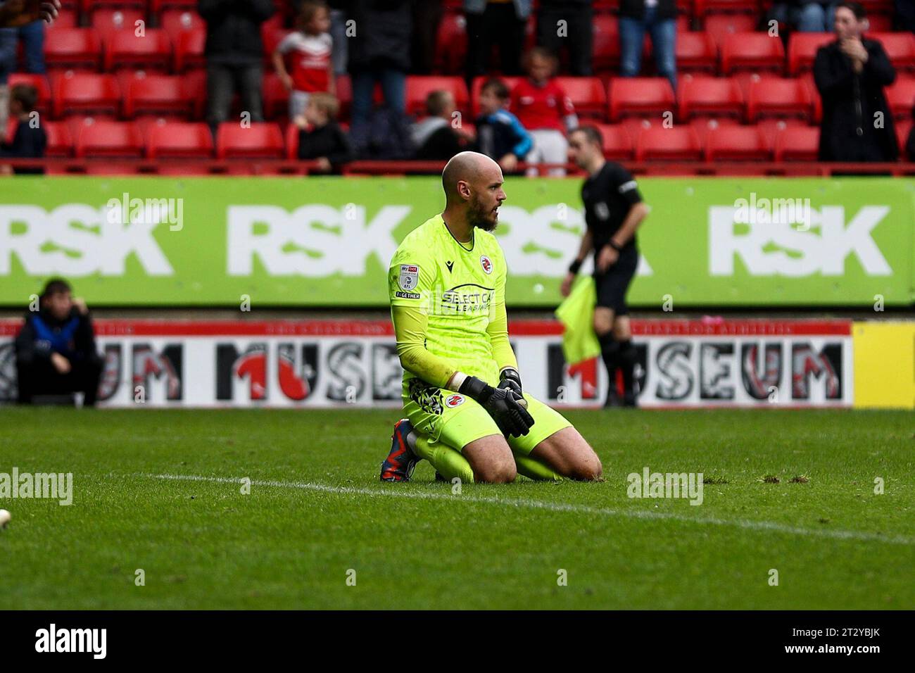 David Button of Reading appears dejected after conceding a goal during the Sky Bet League 1 match between Charlton Athletic and Reading at The Valley, London on Saturday 21st October 2023. (Photo: Tom West | MI News) Stock Photo