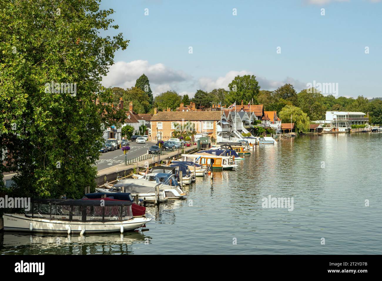 Riverfront Boating, Henley-on-Thames, Oxfordshire, England Stock Photo