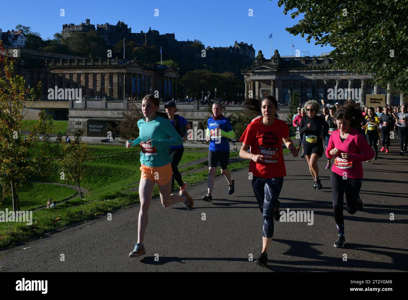 Edinburgh Scotland, UK 22 October 2023.  Hundreds of runners take part in the Men’s and Women 10K Edinburgh Run through the centre of the city. credit sst/alamy live news Stock Photo