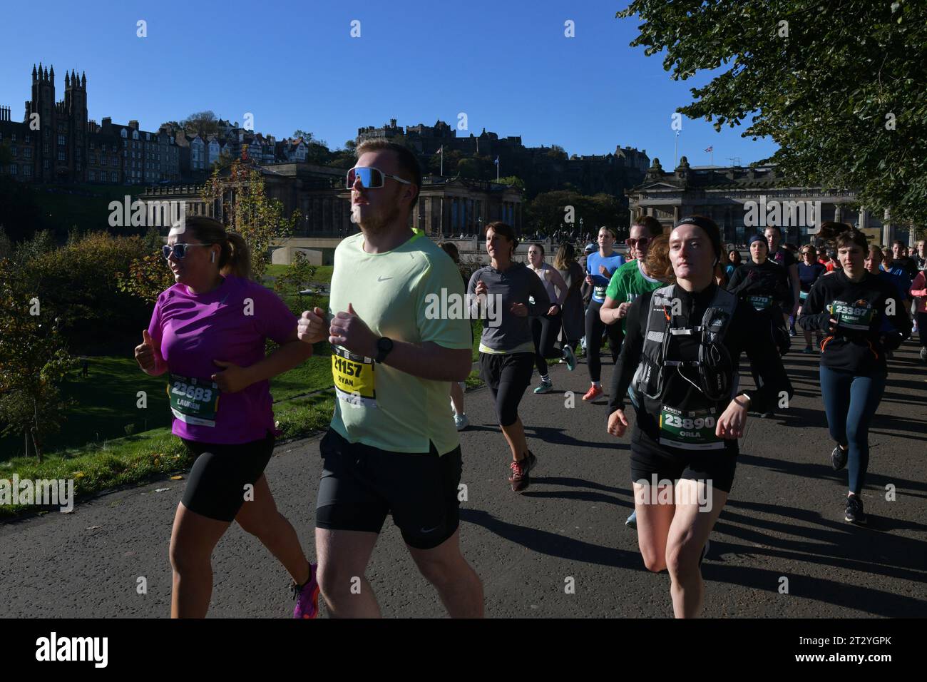 Edinburgh Scotland, UK 22 October 2023.  Hundreds of runners take part in the Men’s and Women 10K Edinburgh Run through the centre of the city. credit sst/alamy live news Stock Photo