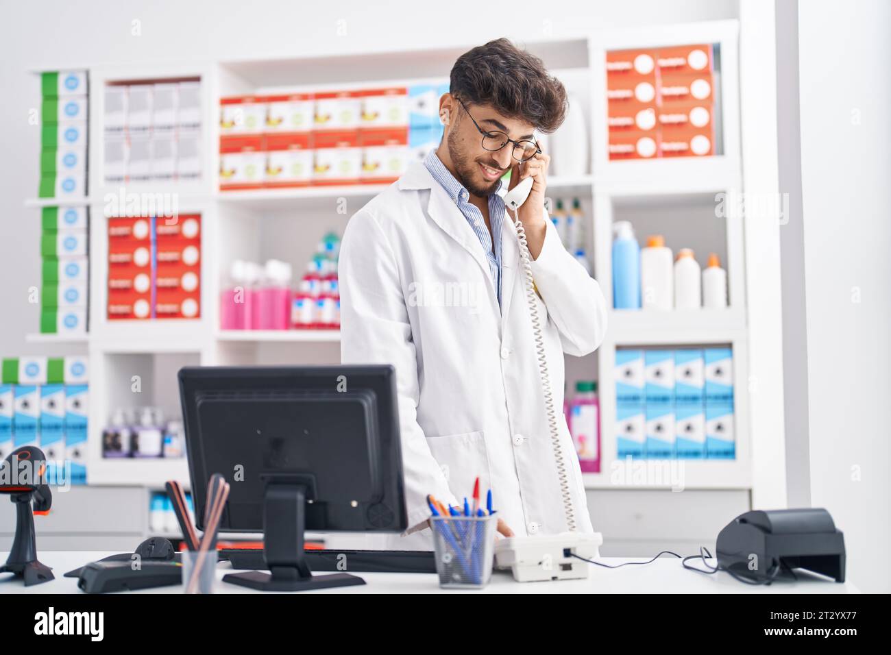 Arab pharmacist at counter hi-res stock photography and images - Alamy