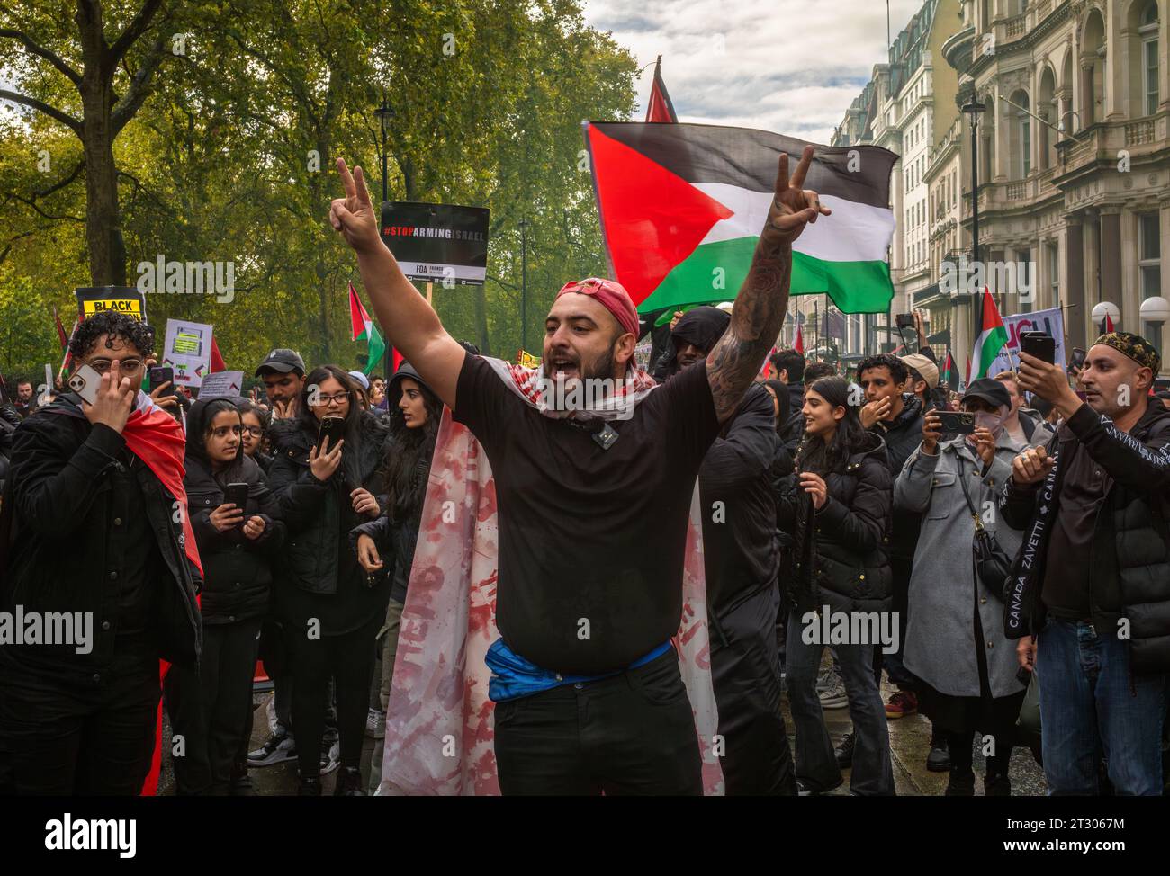 London, UK. 21 Oct 2023: A muslim man shouts slogans next to a ...