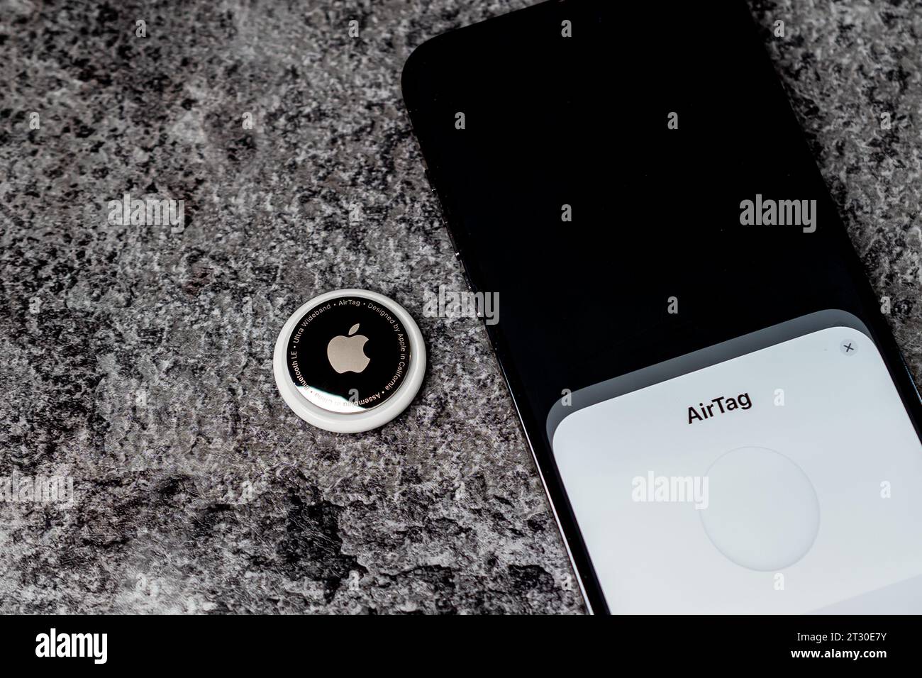 Apple air tag hi-res stock photography and images - Alamy