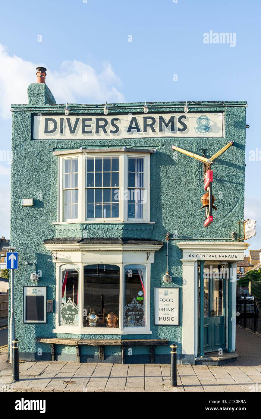 Seafront popular public house, the Divers Arms, at Herne Bay in Kent. Two story detached pebble dashed building painted green with corner door. Stock Photo