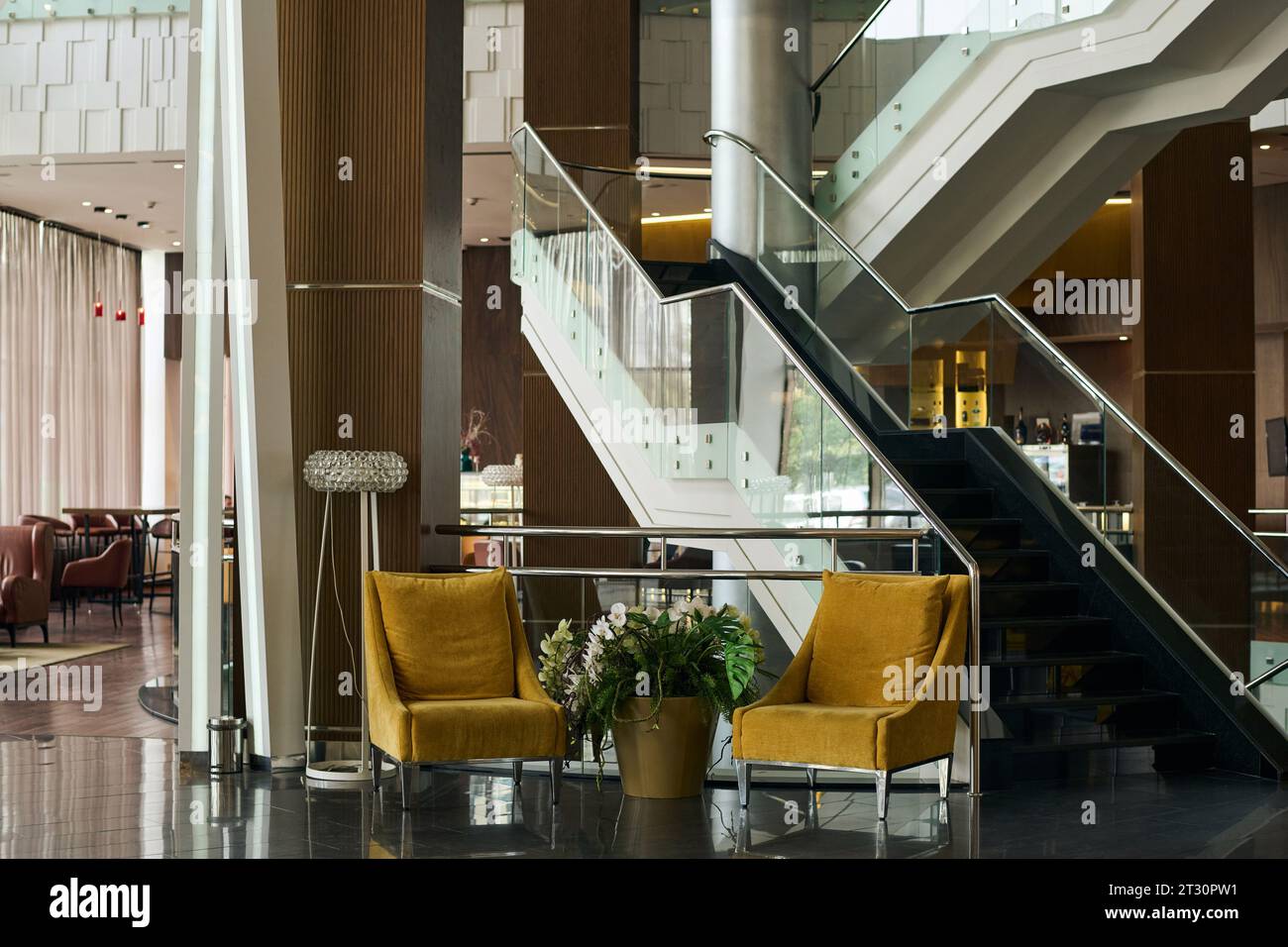 Modern hotel lobby interior hi-res stock photography and images - Alamy