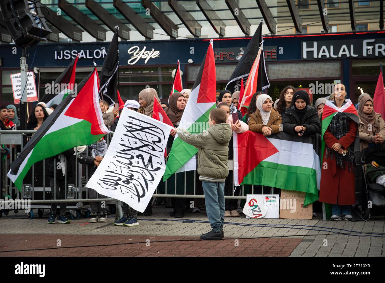 Amsterdam,The Netherlands.22nd october 2023.About a thousand people gathered to protest for a free Palestine. Credit:Pmvfoto/Alamy Live News Stock Photo