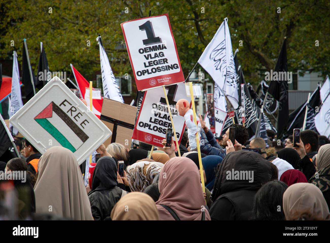 Amsterdam,The Netherlands.22nd october 2023.About a thousand people gathered to protest for a free Palestine. Credit:Pmvfoto/Alamy Live News Stock Photo