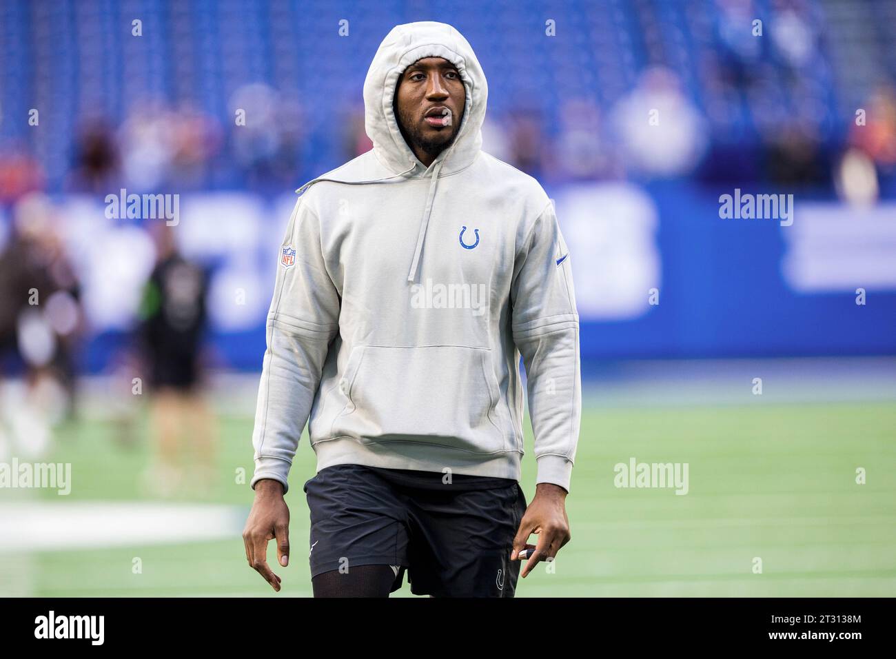 Indianapolis, Indiana, USA. 22nd Oct, 2023. Indianapolis Colts tight end Mo Alie-Cox (81) during pregame of NFL game action against the Cleveland Browns at Lucas Oil Stadium in Indianapolis, Indiana. John Mersits/CSM/Alamy Live News Stock Photo