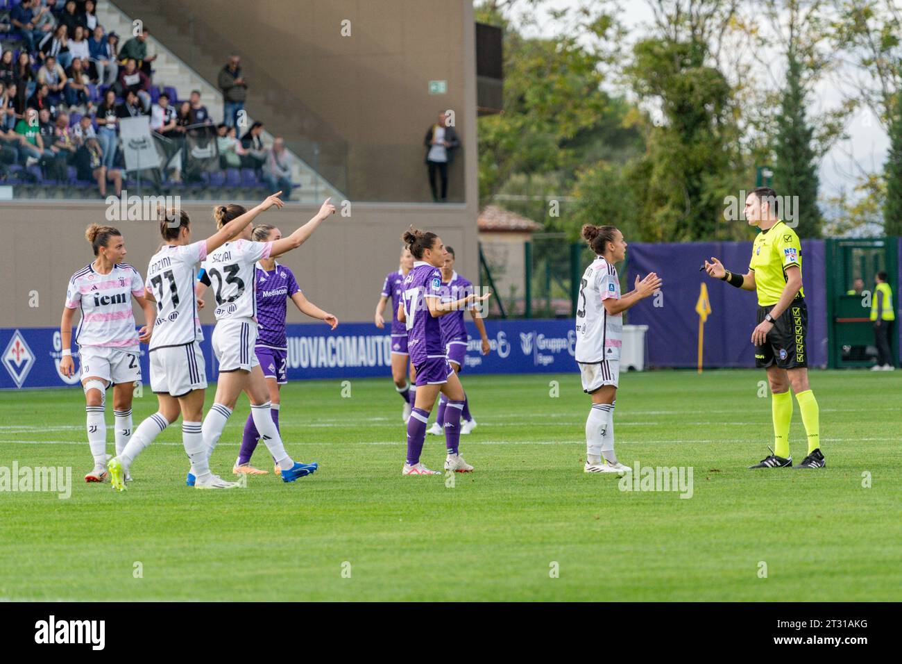 Florence, Italy, October 22th 2023: referee during the Serie A Women League match between Fiorentina Women and Juventus Women at Viola Park in Florence, Italy. (/SPP) Credit: SPP Sport Press Photo. /Alamy Live News Stock Photo