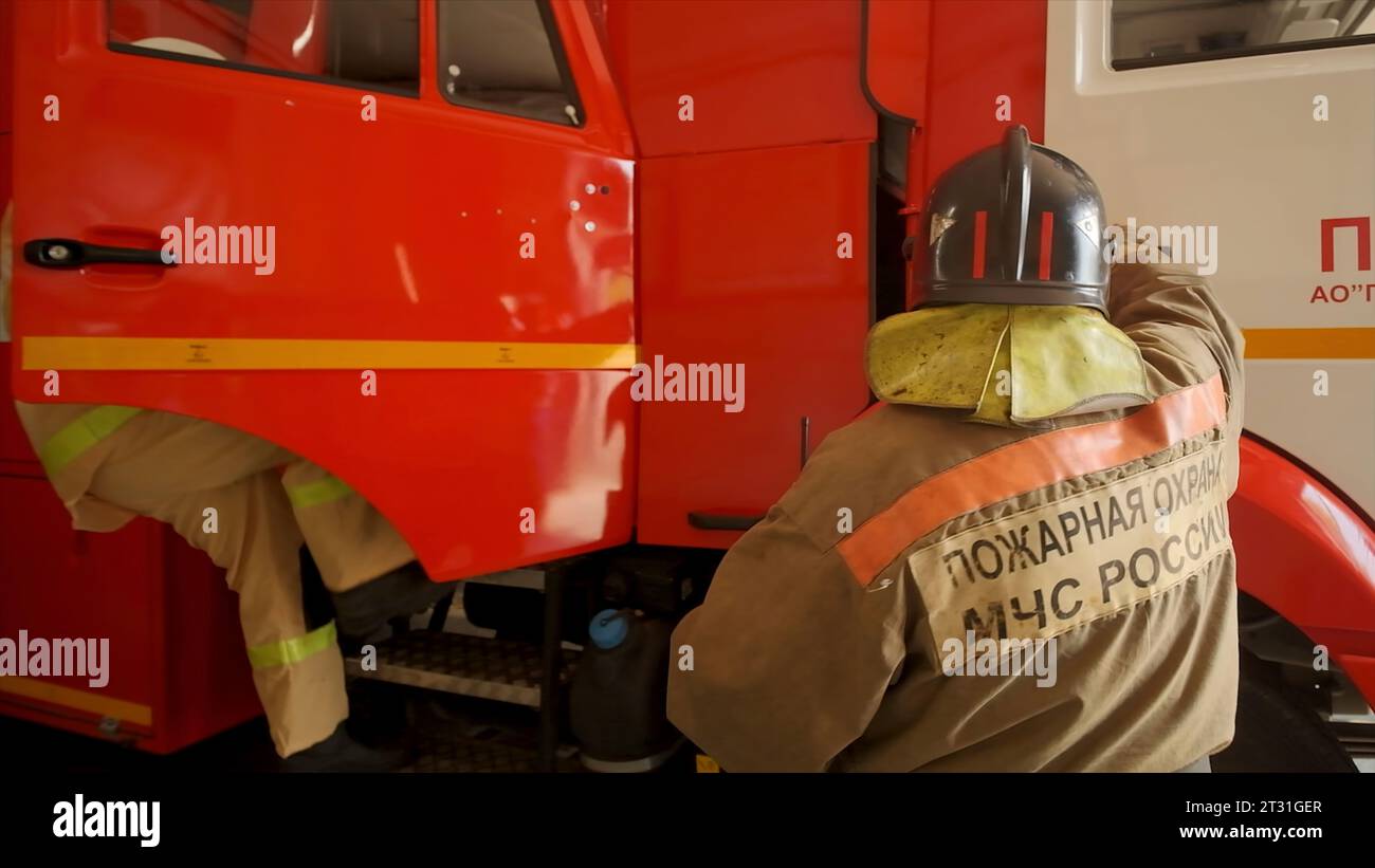 Firefighters getting out of firetruck hi-res stock photography and ...