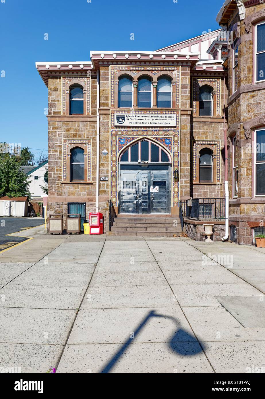 Ewing and Carroll, Trenton Asambleas De Dios Trenton is a stone church