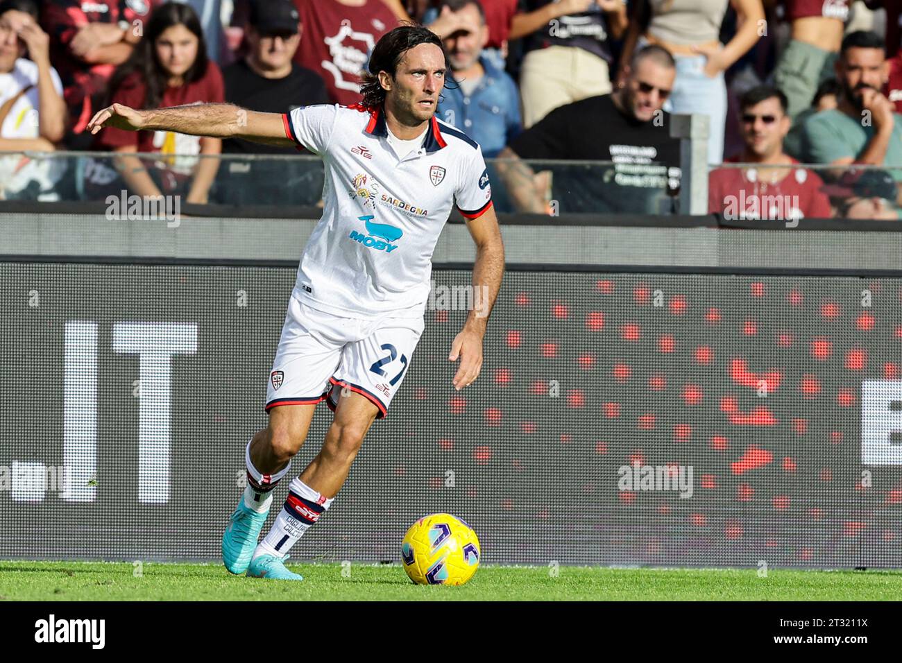 Cagliari's Italian defender Tommaso Augello controls the ball during