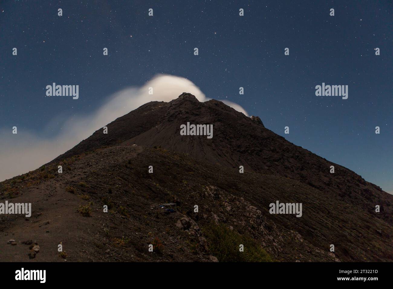 Volcano at night hi-res stock photography and images - Alamy