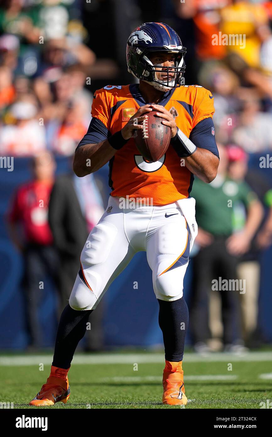 Denver Broncos quarterback Russell Wilson (3) passes against the Green ...
