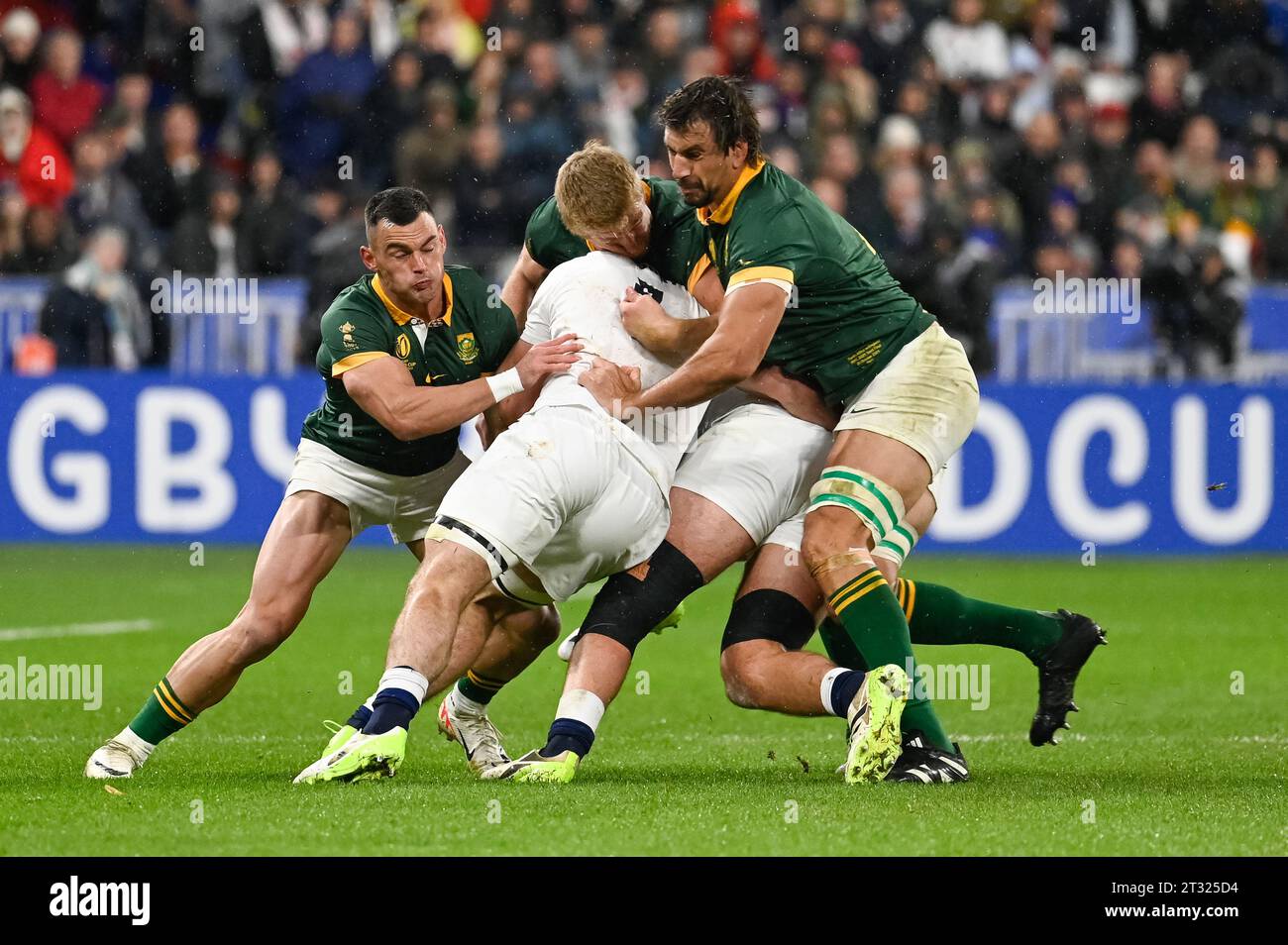 Saint Denis, France. 21st Oct, 2023. Julien Mattia/Le Pictorium - England - South Africa - Rugby World Cup - 21/10/2023 - France/Seine-Saint-Denis/Saint-Denis - Jesse Kriel, Pieter-Steph Du Toit and Eben Etzebeth stop the English attack during the Rugby World Cup semi-final between England and South Africa at the Stade de France on October 21, 2023. Credit: LE PICTORIUM/Alamy Live News Stock Photo