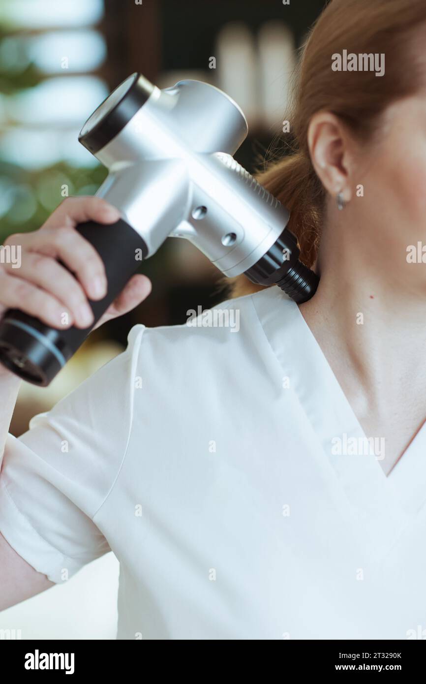 Woman glues pasta with a hot glue gun during the manufacture of crafts  Stock Photo - Alamy