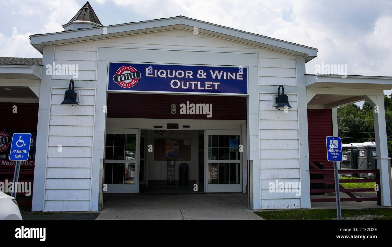 HAMPTON, NEW HAMPSHIRE, USA JULY 15, 2023 Entrance to famous Liquor