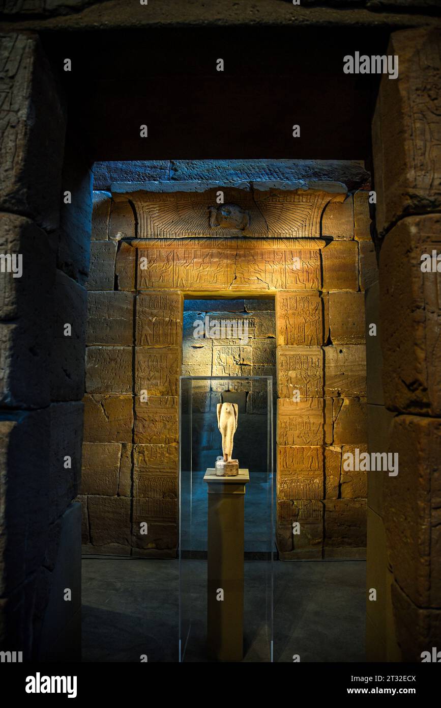 The Temple of Dendur at the Metropolitan Museum of Art (Met ...