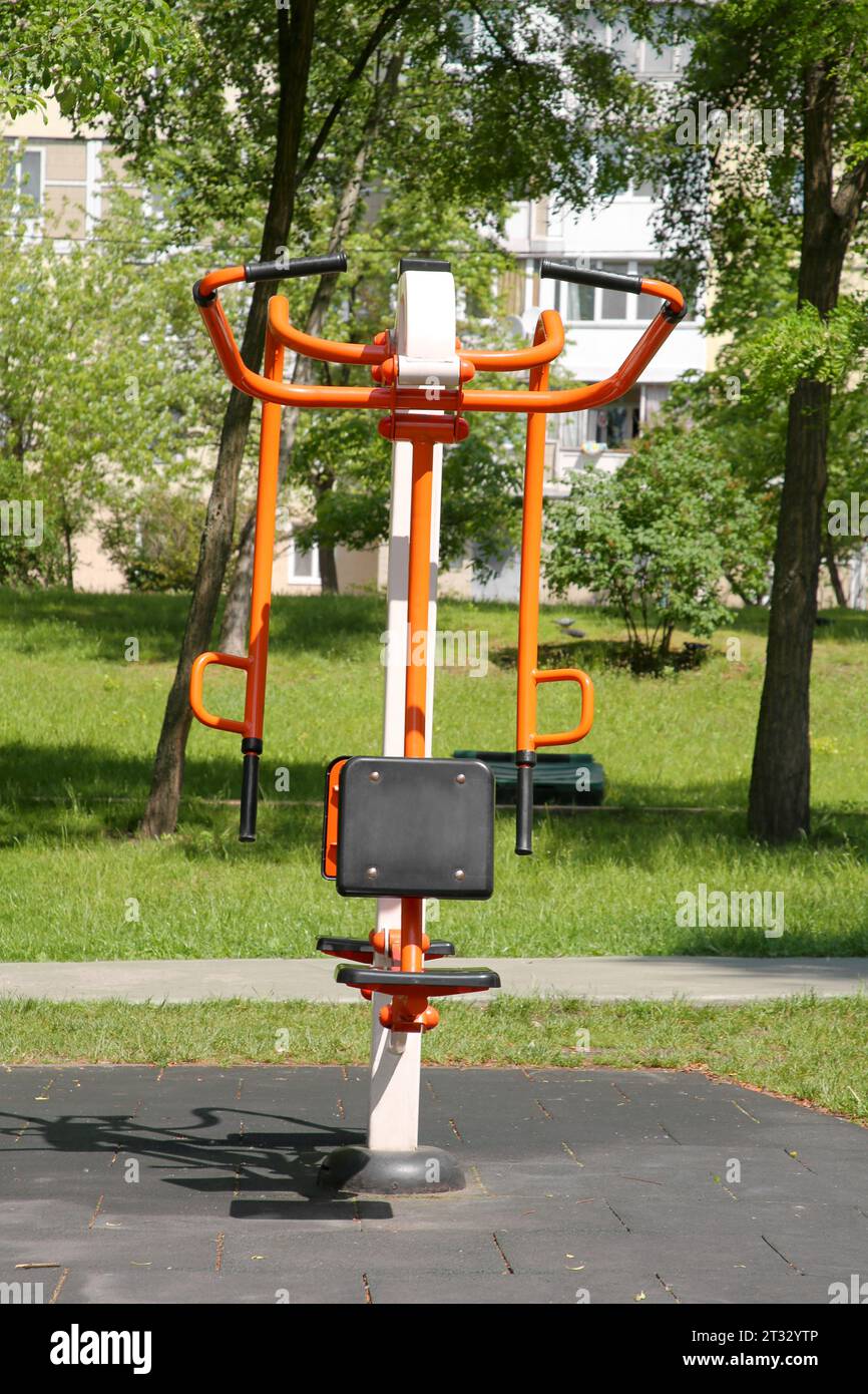 Exercise machine in public park hi res stock photography and images Page 3 Alamy