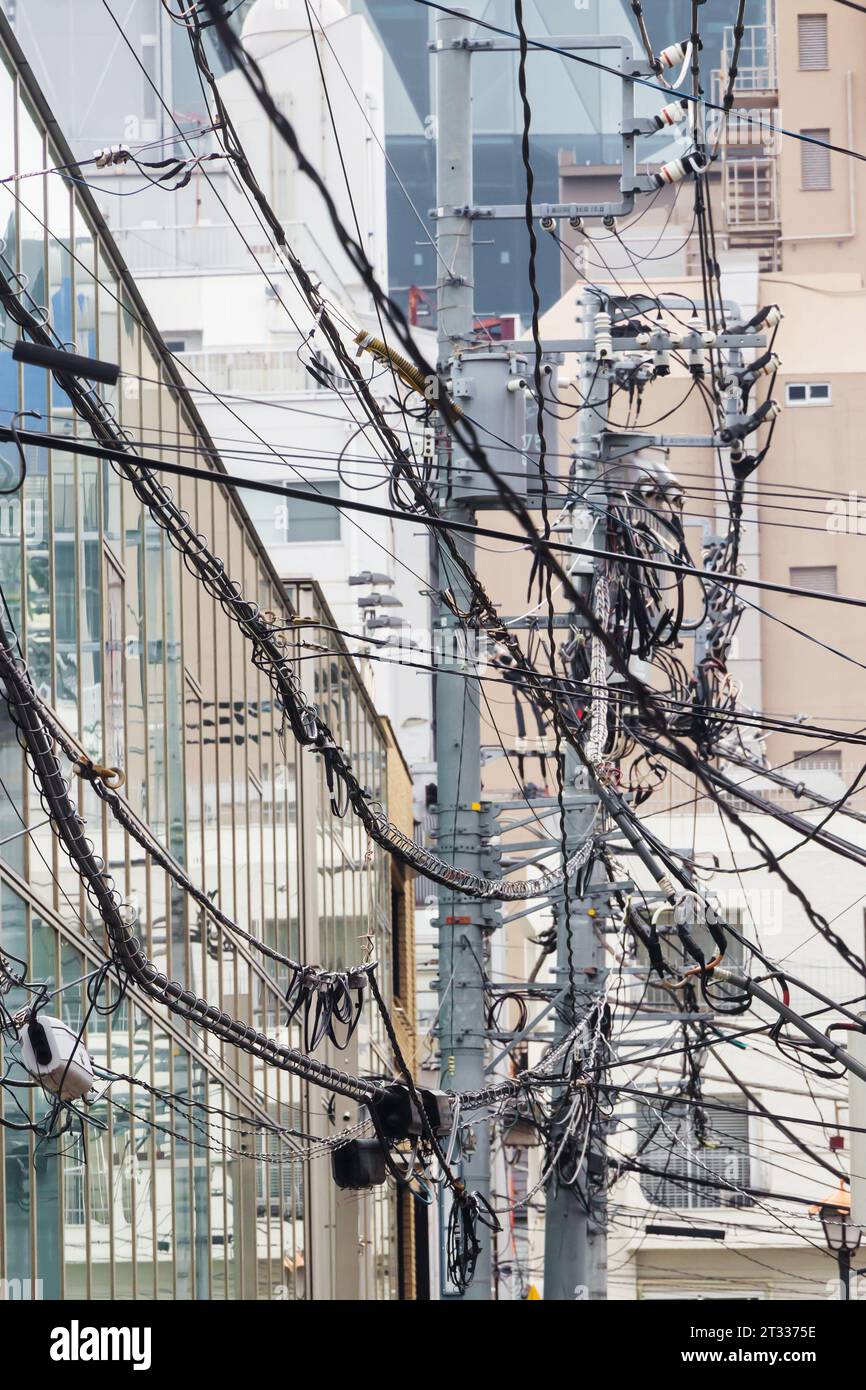 picture of above ground power lines in a typical street in Tokyo, Japan