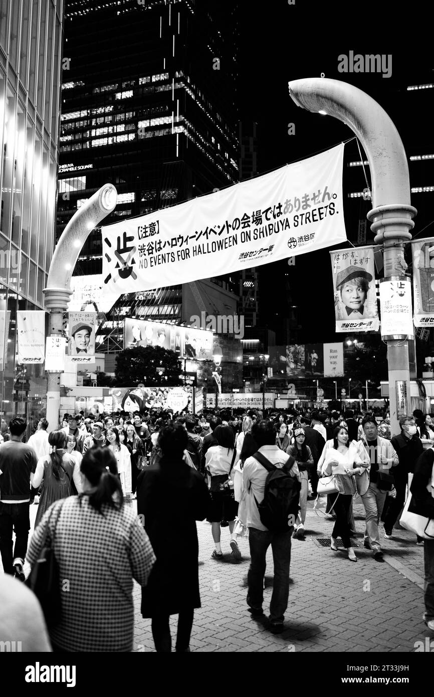 Tokyo, Japan. 21st Oct, 2023. Signs warning Tokyoites and tourists that the Shibuya-ku local government is attempting to ban the Shibuya Halloween celebrations by prohibiting drinking on the street. The campaign features the kanji characters for Shibuya (æ¸‹è°·).Shibuya Mayor Ken Hasebe, emboldened by the Seoul Itaewon disaster, has warned foreign tourists to stay away from Shibuya in a multi-year campaign to kill the popular gathering by warning of a potential crush situation despite no previous incidents involving an Itaewon-like crowd control disaster in Tokyo. (Credit Image: © Taidgh B Stock Photo