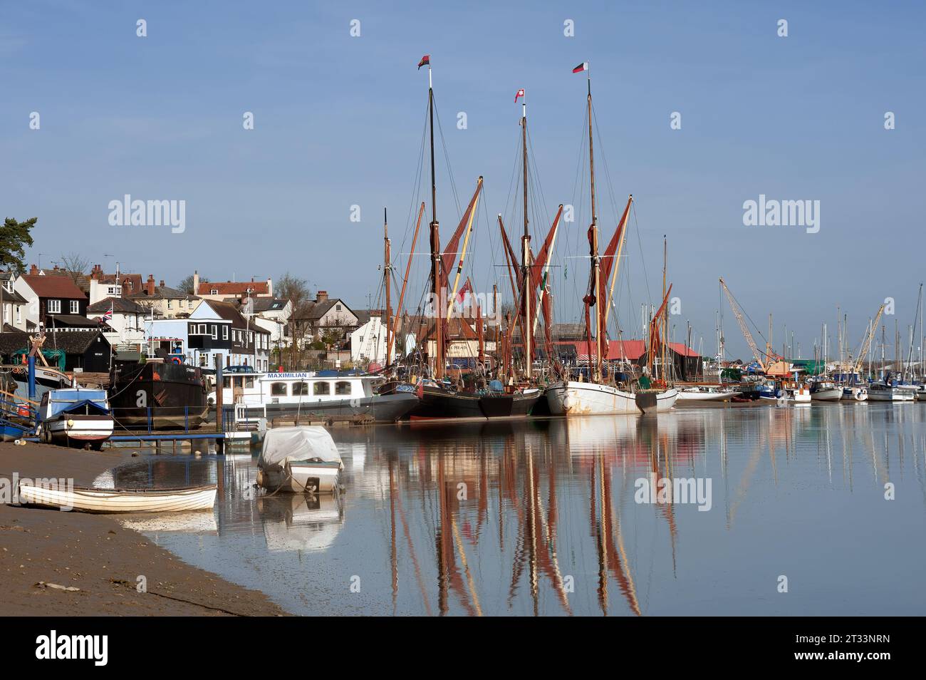 Rowing boats tied up thames hires stock photography and images Alamy