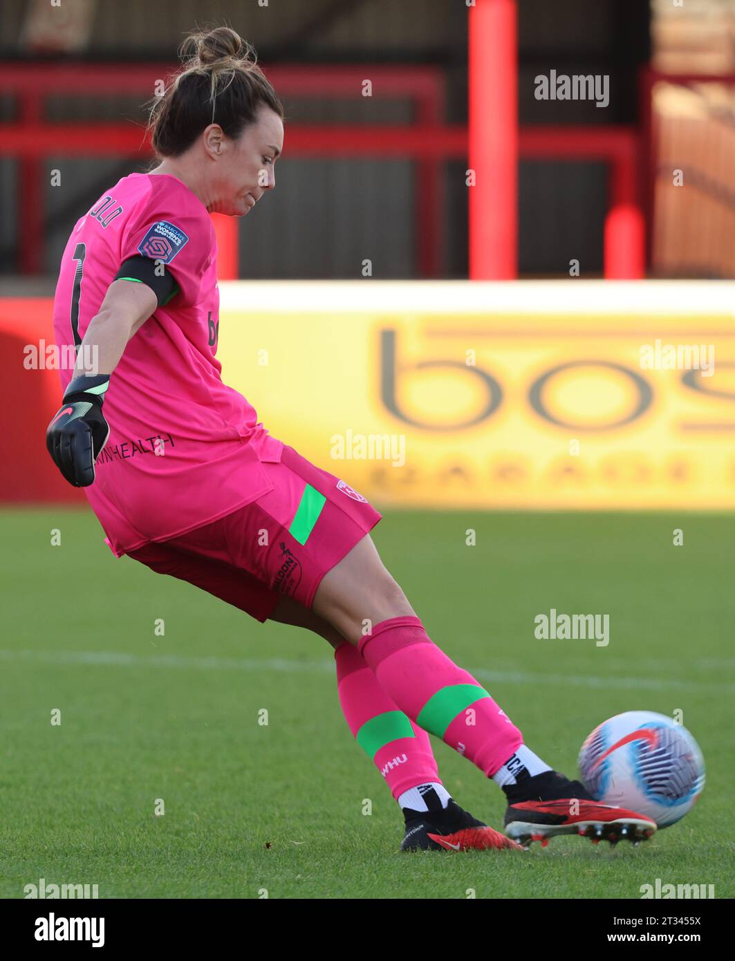 Mackenzie Arnold of West Ham United WFC during THE FA WOMEN'S SUPER LEAGUE match between West Ham United Women against Liverpool Women at Chigwell Con Stock Photo