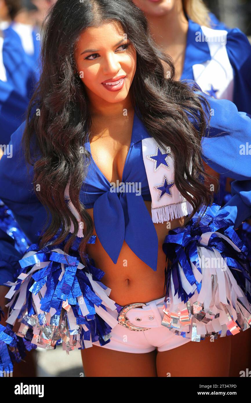 Austin, Vereinigte Staaten. 22nd Oct, 2023. October 22nd, 2023, Circuit of The Americas, Austin, Formula 1 Lenovo United States Grand Prix 2023, in the picture Dallas Cowboys Cheerleaders on the starting grid Credit: dpa/Alamy Live News Stock Photo