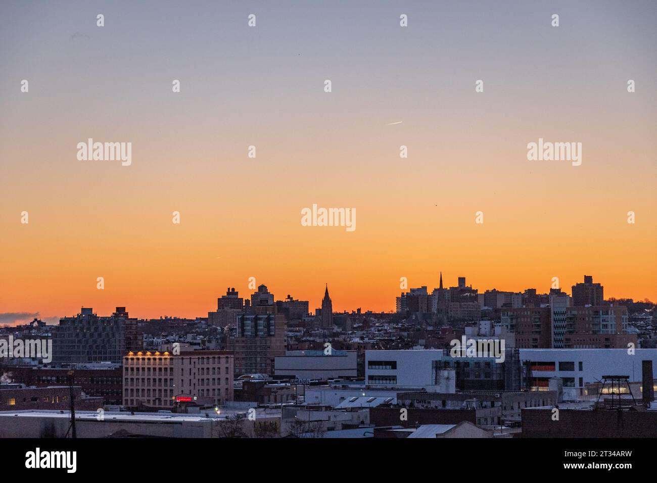 Sunrise over train tracks hi-res stock photography and images - Alamy