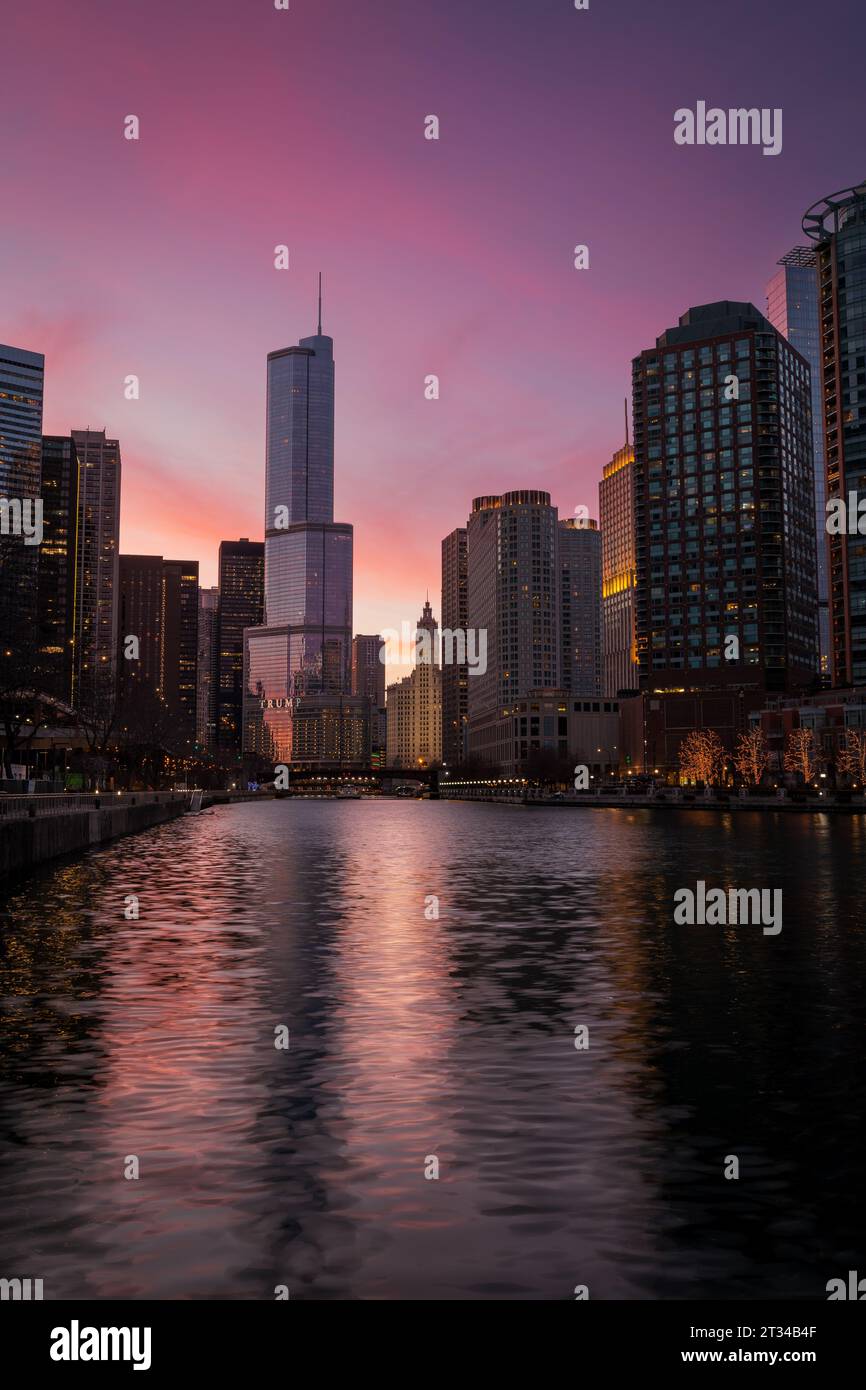View of the Chicago downtown over the river Stock Photo - Alamy