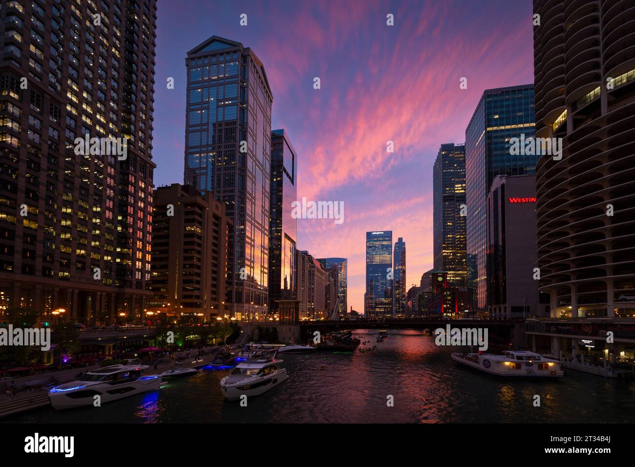 Downtown chicago sunset hi-res stock photography and images - Alamy