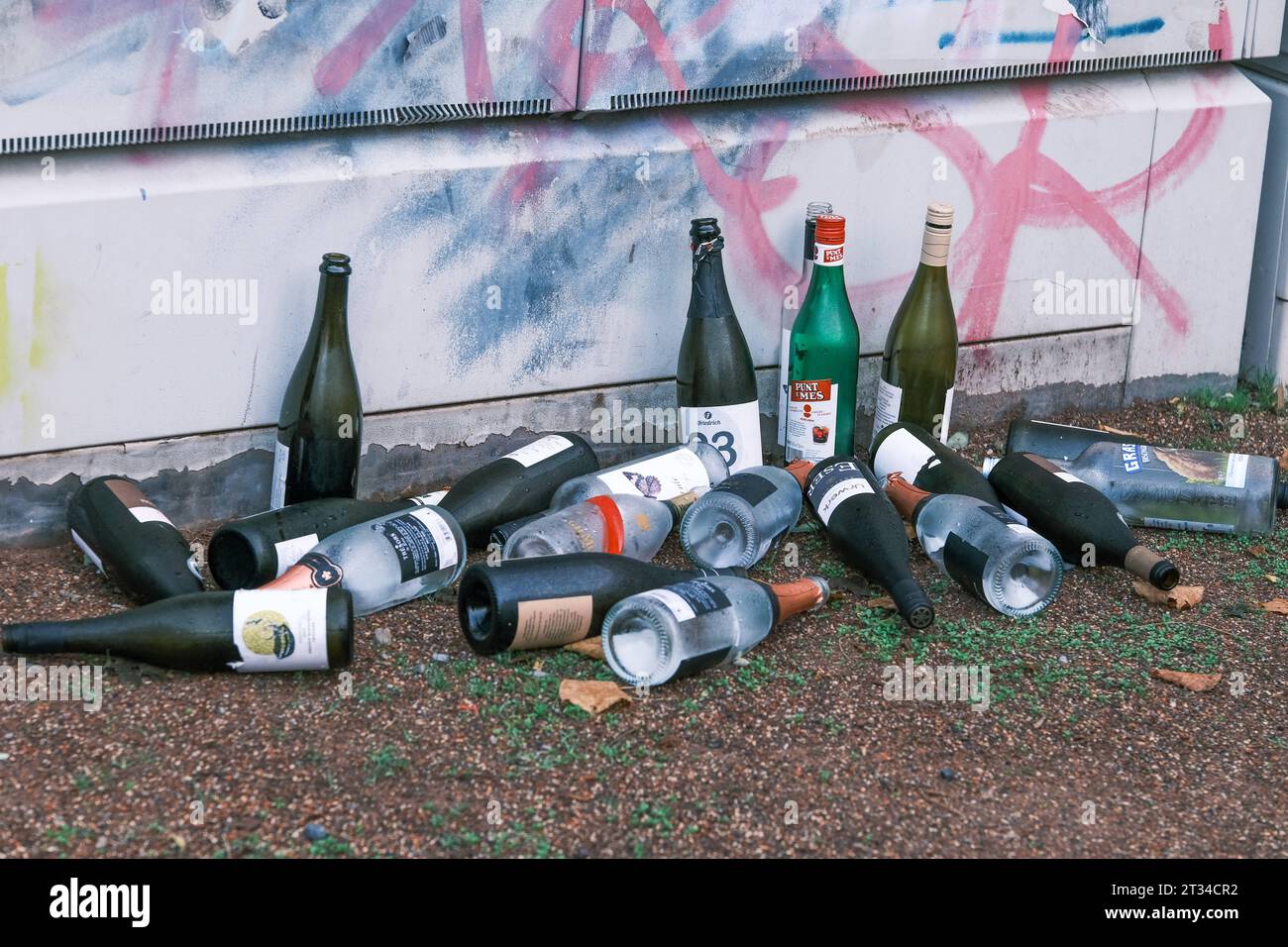 Grünes glas hi-res stock photography and images - Alamy