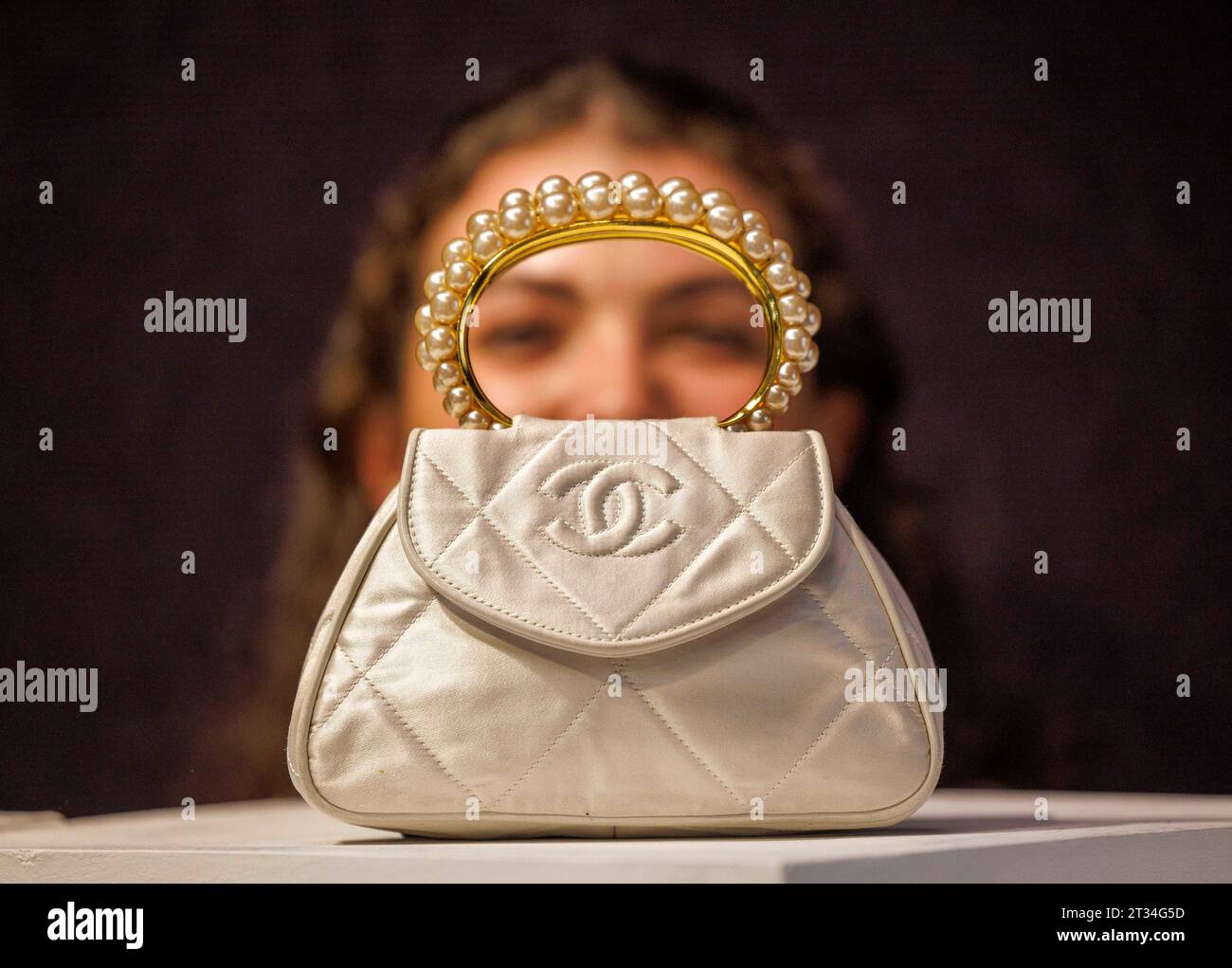 Chanel bag black hi-res stock photography and images - Alamy