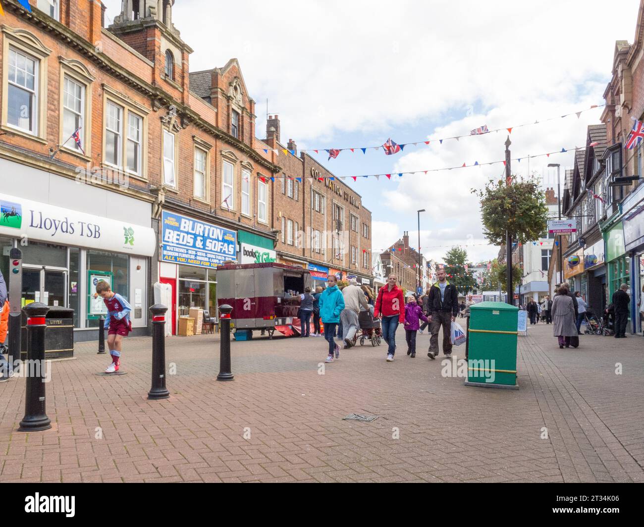 Pedestrian zone, Station Street, Burton on Trent Stock Photo - Alamy