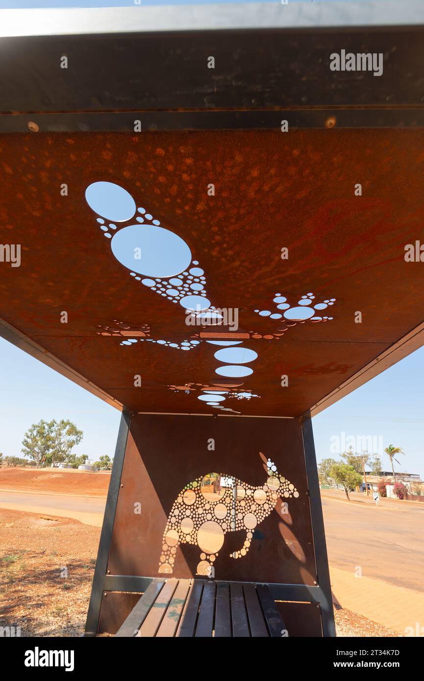 Shelter with a metal sculpture of a kangaroo in the remote Outback town of Wiluna, gateway to the Canning Stock Route, Western Australia, Australia Stock Photo