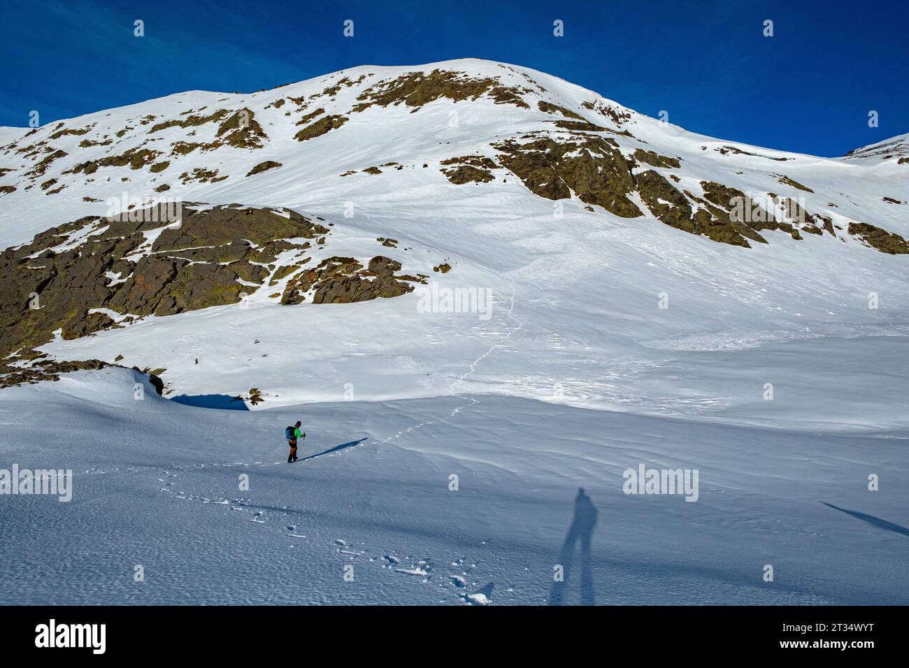 Beautiful view hikers trekking hi-res stock photography and images - Alamy