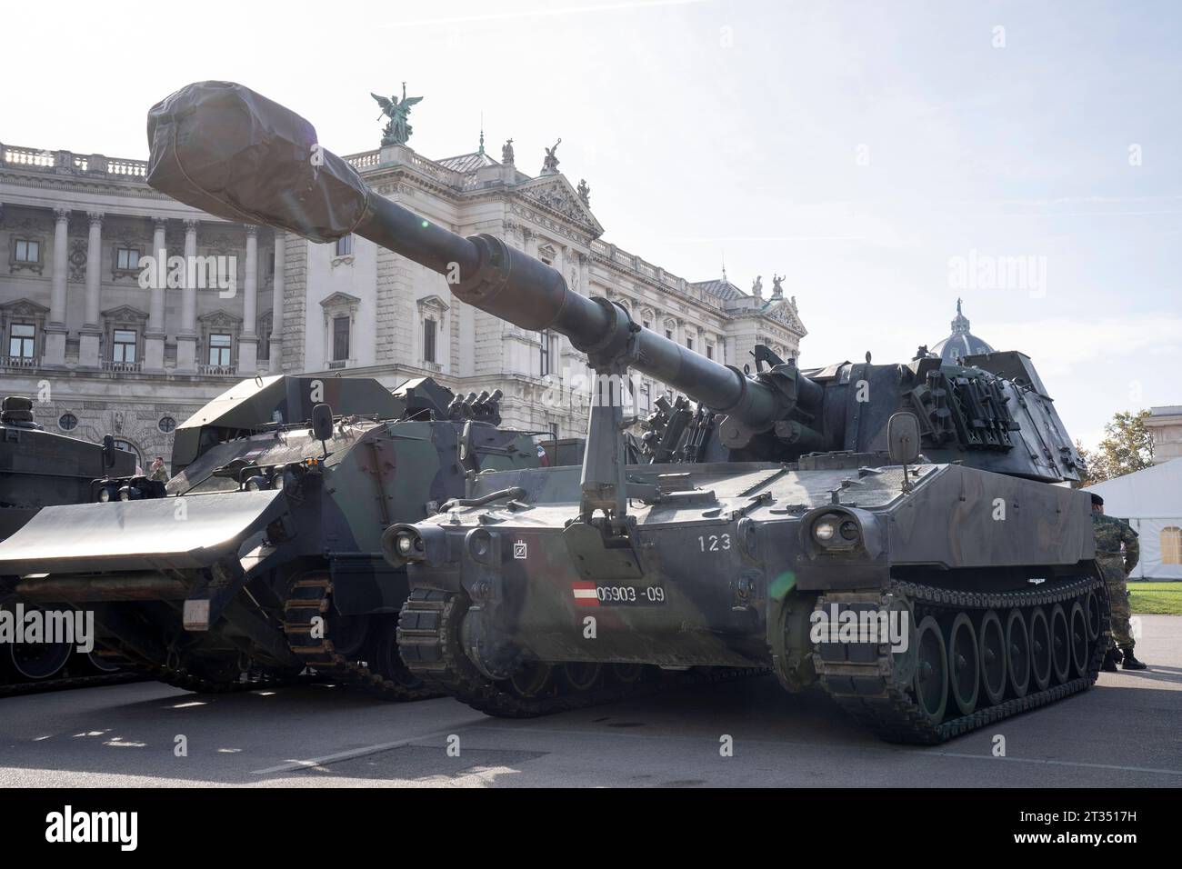 Panzer in wien hi-res stock photography and images - Alamy