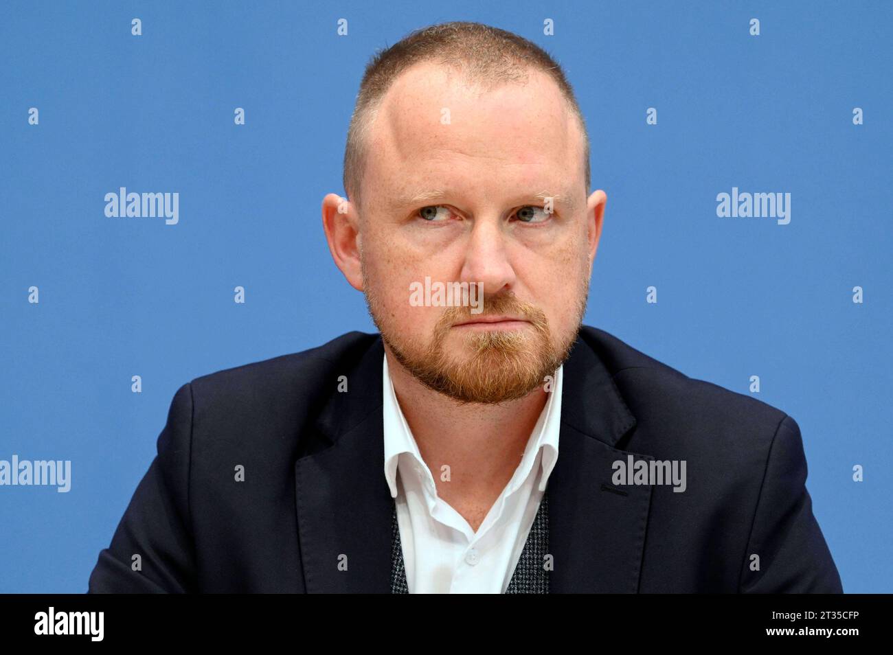 Christian Leye bei der Bundespressekonferenz zur Gründung des Vereins